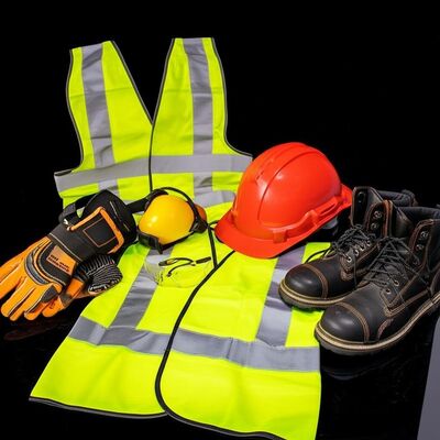 ANSI Approved PPE Safety Wear Suitable for Construction Manufacturing and Industrial Workers Requiring Safety Compliance (zatwierdzone przez ANSI odzież bezpieczeństwa PPE odpowiednia dla pracowników budowlanych, wytwórczych i przemysłowych wymagających zgodności z wymogami bezpieczeństwa)